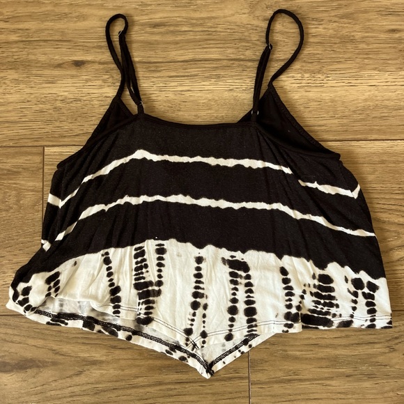 Cute black and white slightly cropped tank top from American Eagle - Picture 2 of 2